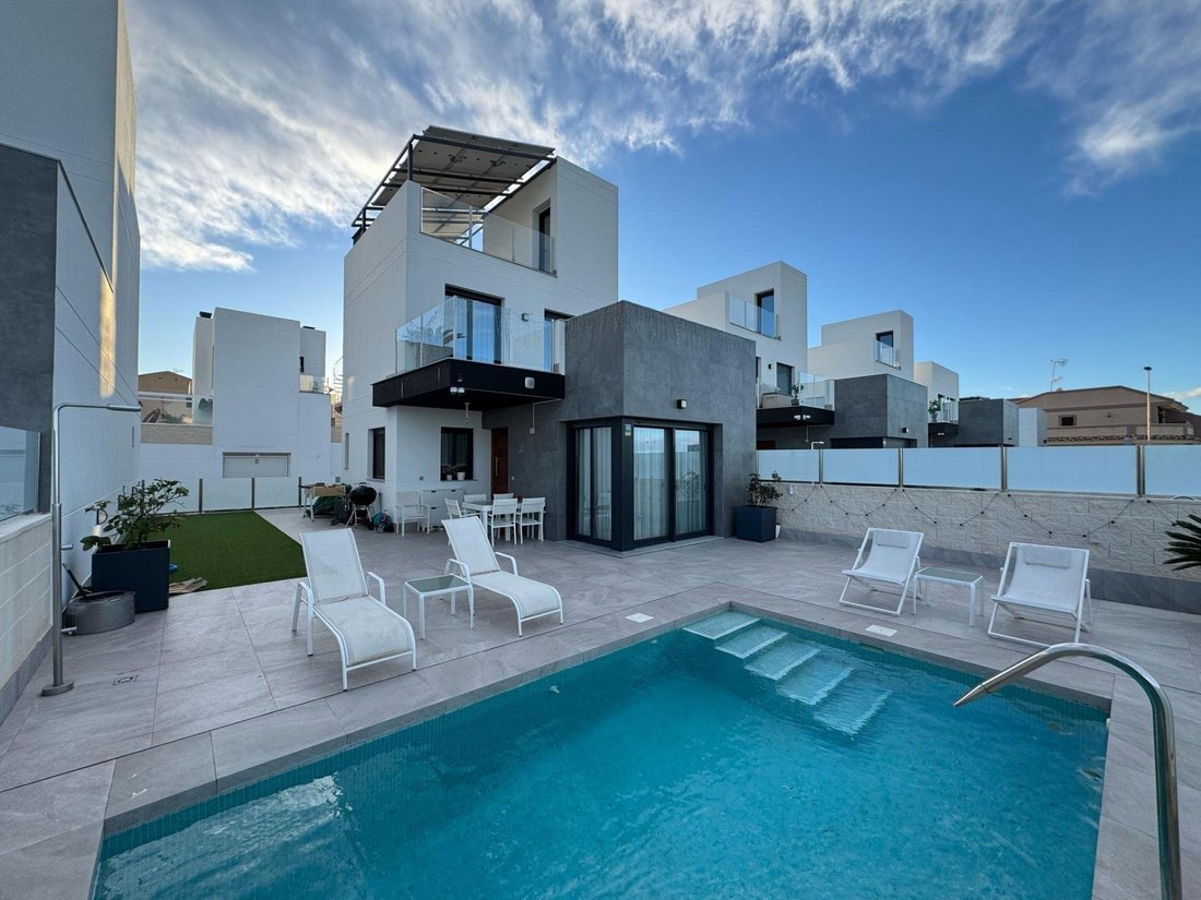 House in Torrevieja, Valencian Community, Spain 1 - 18314977