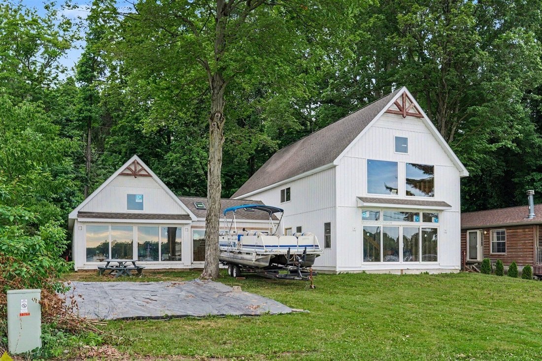House in Dowagiac, Michigan, United States 4 - 18308836