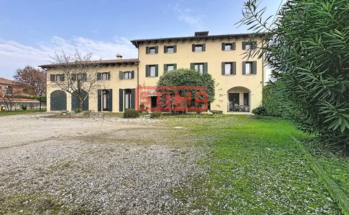 Villa in Paese, Veneto, Italy 1