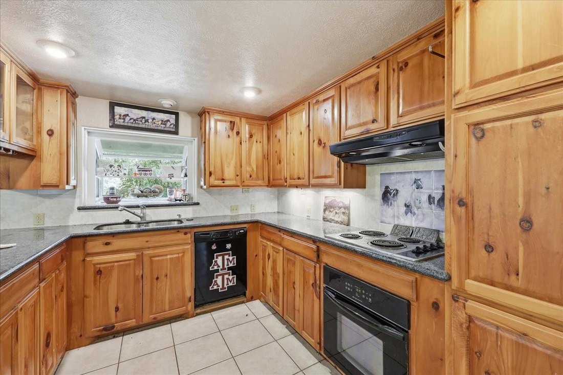 House in Winnie, Texas, United States 3 - 18313978