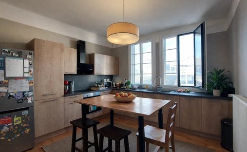House in Saint-Cyr-sur-Loire, Centre-Val de Loire, France 1