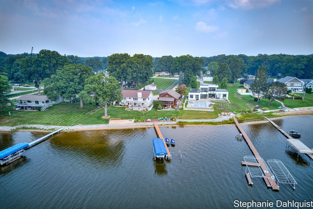 House in North Muskegon, Michigan, United States 3 - 18309413