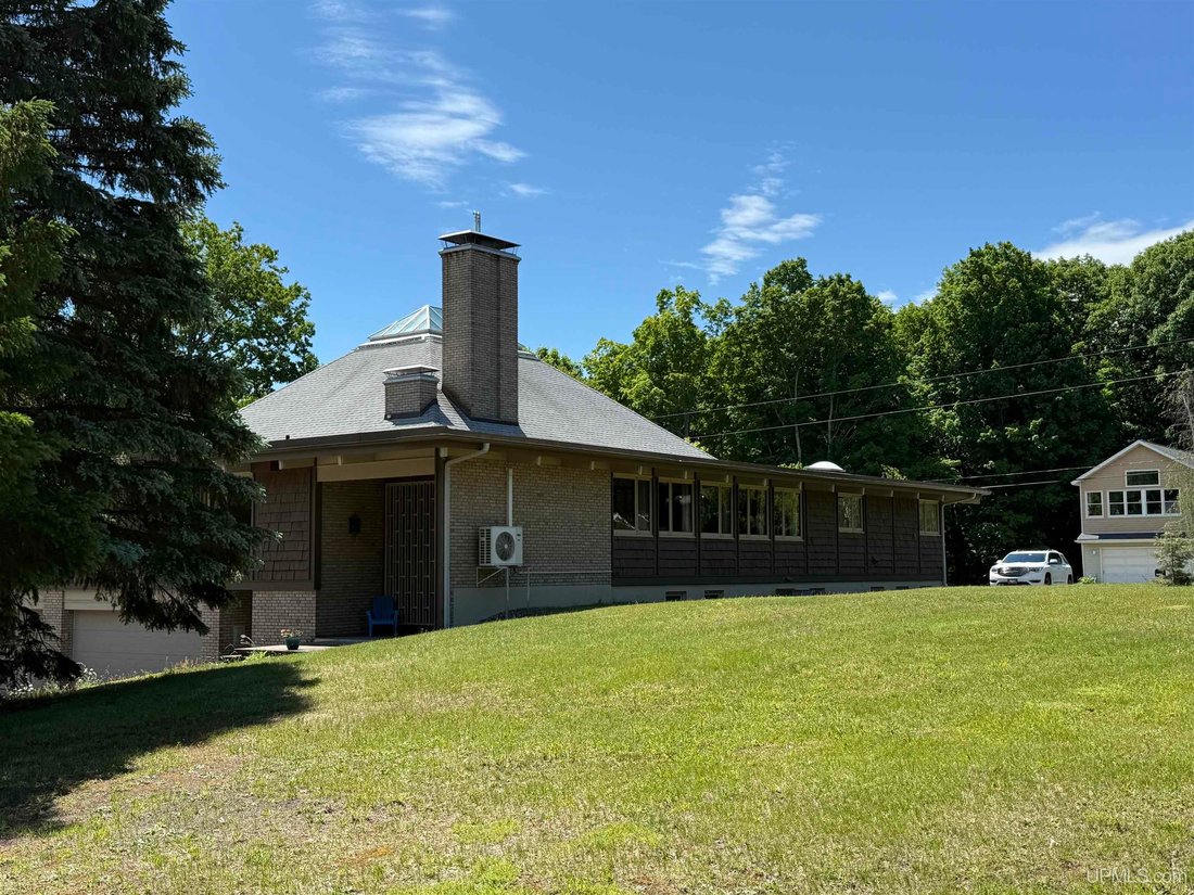 House in Houghton, Michigan, United States 1 - 18308805