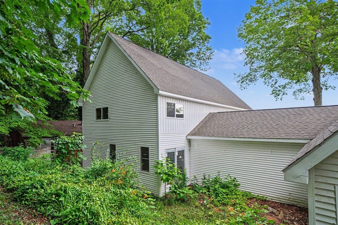 House in Dowagiac, Michigan, United States 5 - 18308836
