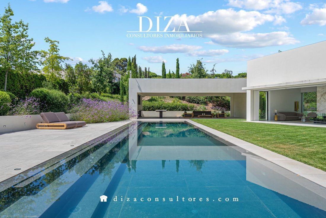 Villa in Somosaguas, Pozuelo de Alarcon, Comunidad de Madrid 2 - 18313765