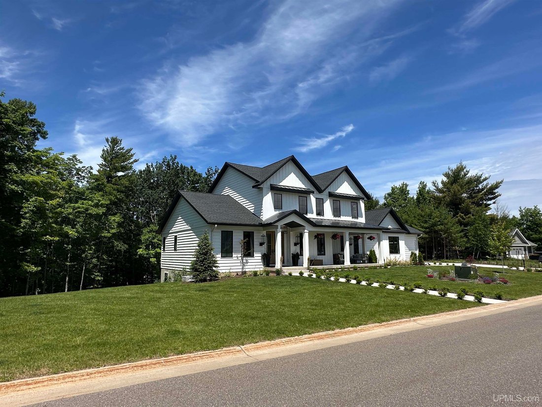 House in Marquette, Michigan, United States 2 - 18309045