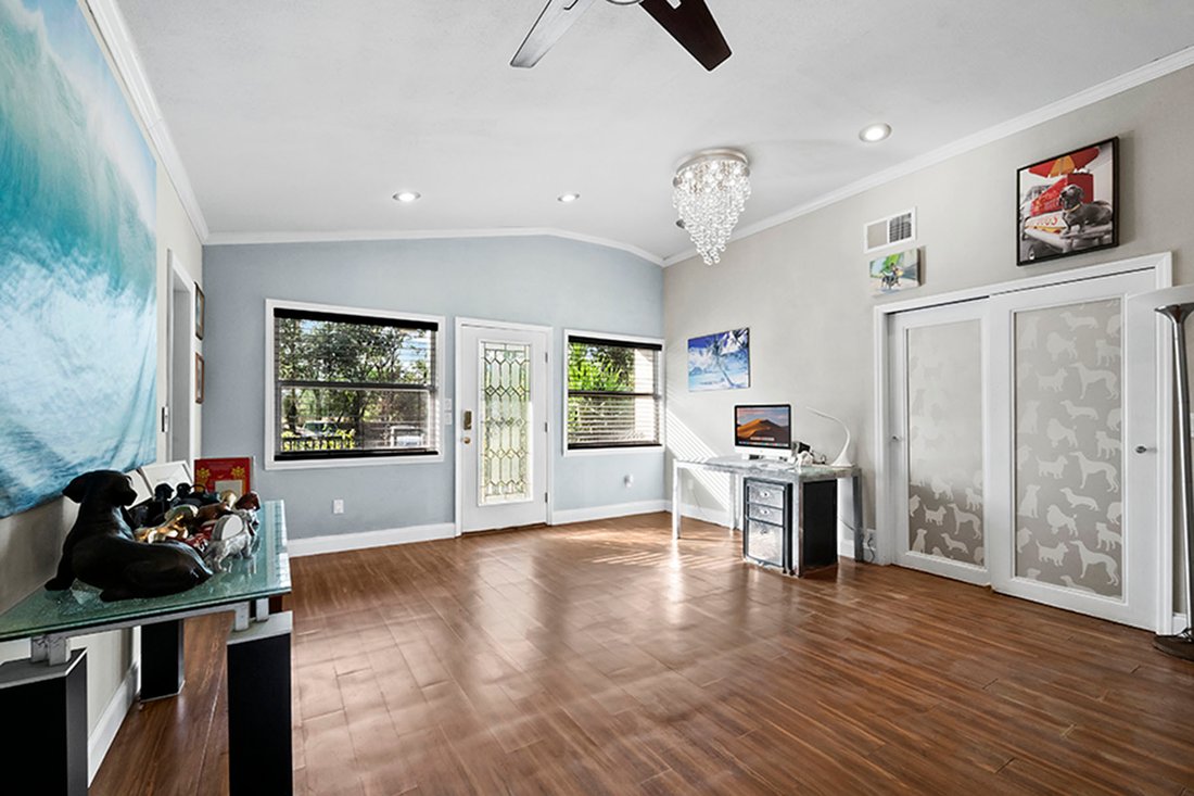 Sarasota, Florida, United States 5 - 18315638
