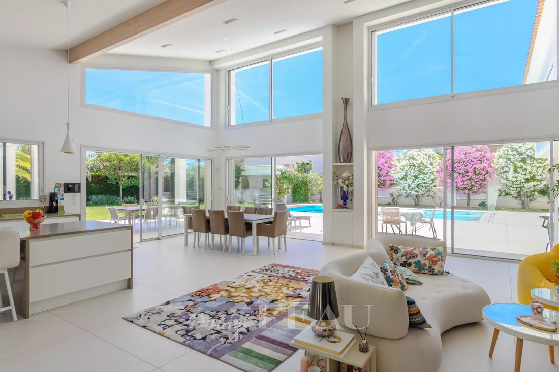 Villa in Saint-Cyr-sur-Mer, Provence-Alpes-Côte d'Azur, France 2 - 17663621