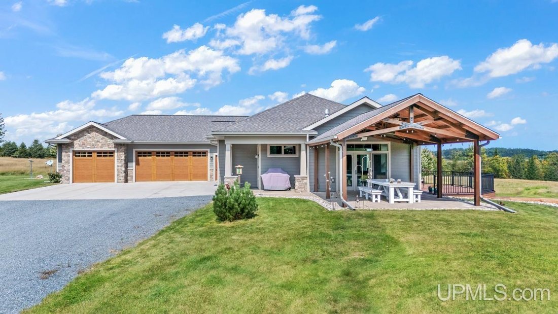 House in Iron Mountain, Michigan, United States 1 - 18309097