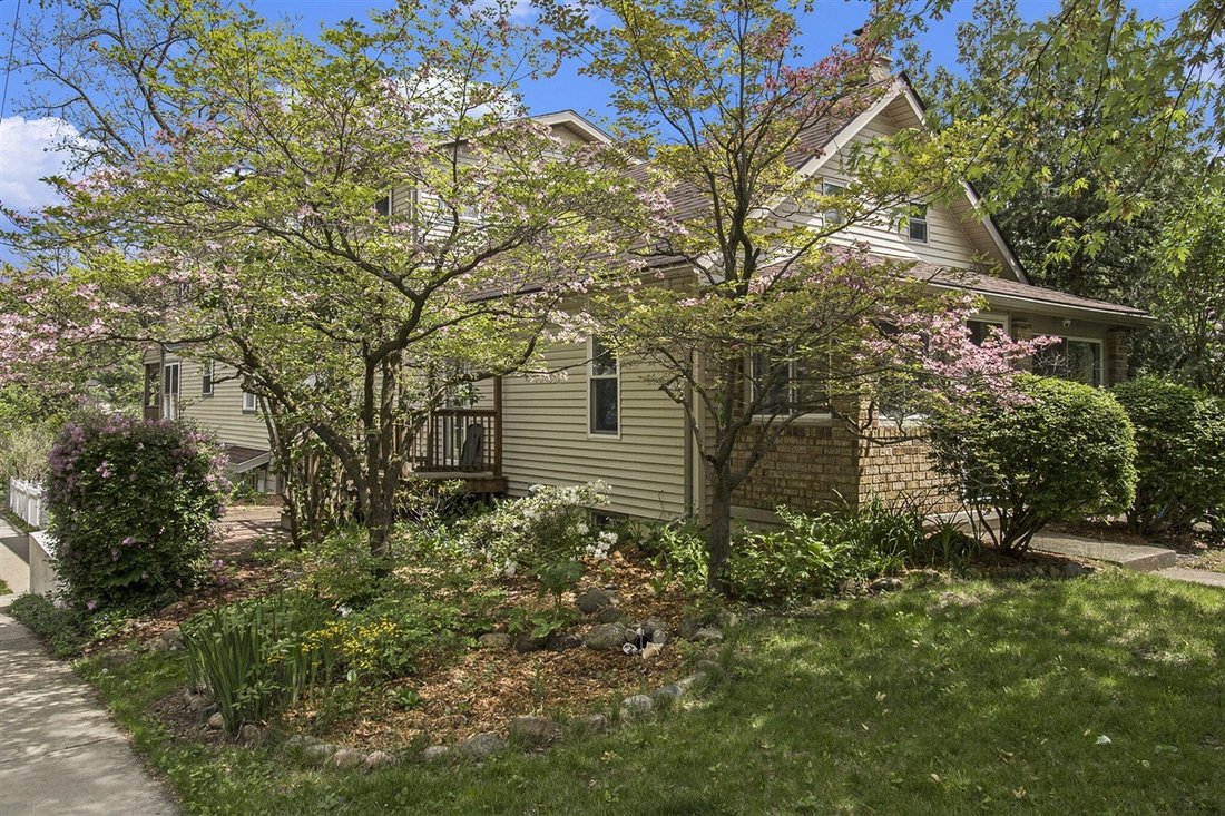 Ann Arbor, Michigan, United States 1 - 18309207