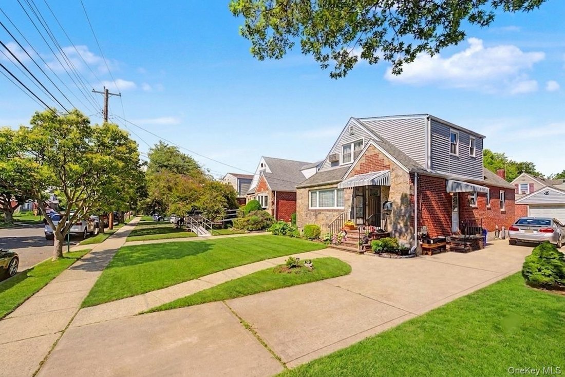 House in Garden City, New York, United States 2 - 18313149
