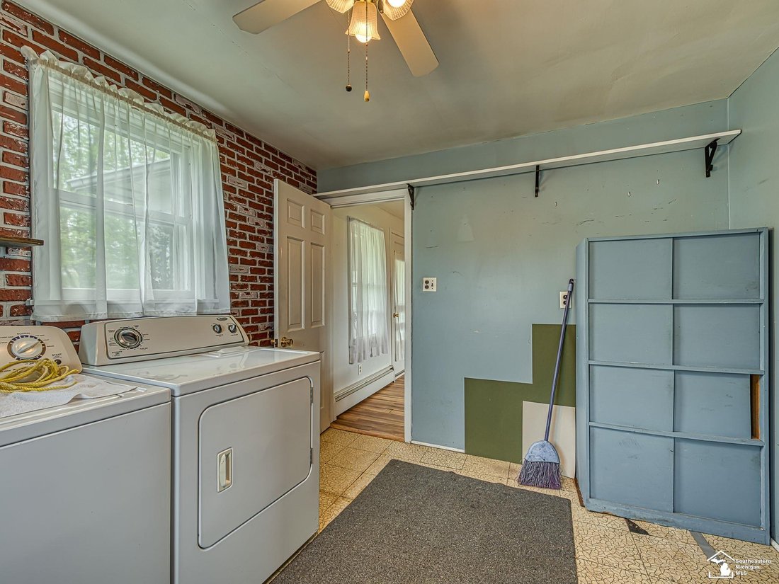 House in Newport, Michigan, United States 4 - 18308802