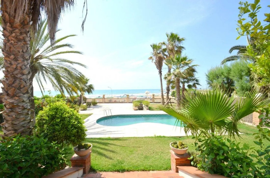 Chalet in Vilanova i la Geltru, Catalonia, Spain 1 - 18312565