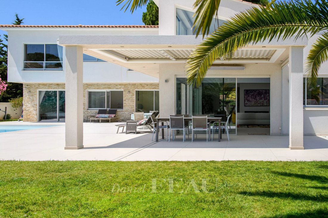 Villa in Saint-Cyr-sur-Mer, Provence-Alpes-Côte d'Azur, France 3 - 17663621