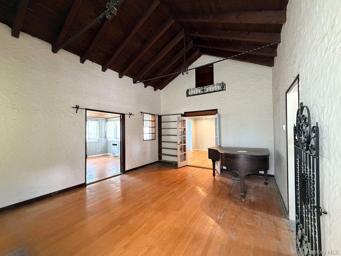 House in West Islip, New York, United States 5 - 18314127