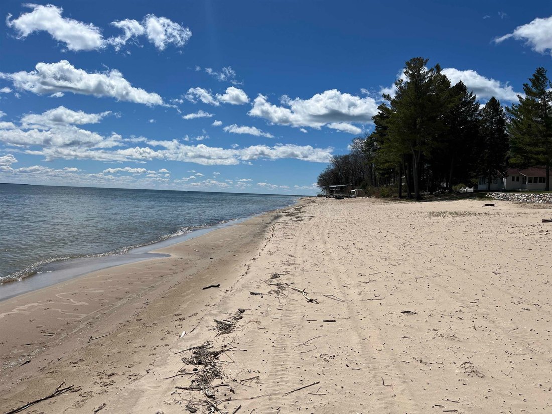 House in Tawas City, Michigan, United States 2 - 18310046
