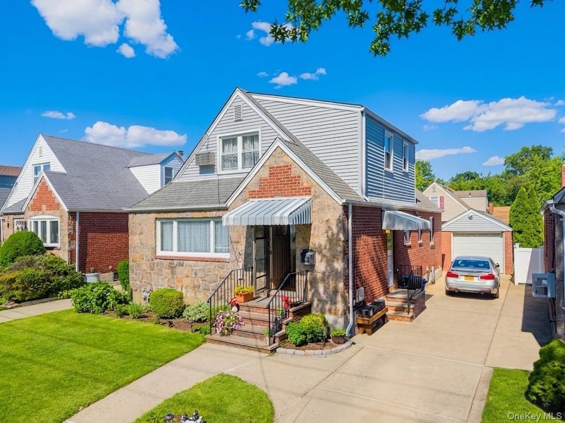 House in Garden City, New York, United States 1 - 18313149