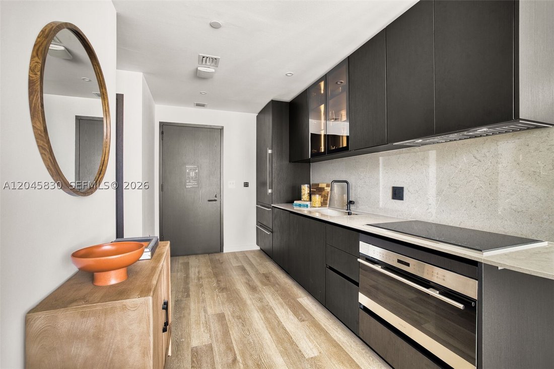 Condo in Miami, Florida, United States 5 - 18313057