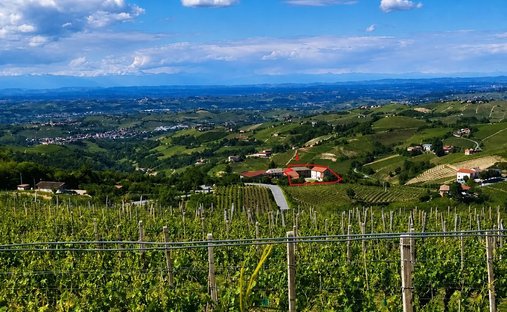 Casa de Campo en Mango, Piamonte, Italia 1