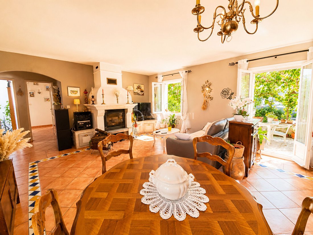 House in Apt, Provence-Alpes-Côte d'Azur, France 4 - 18312489