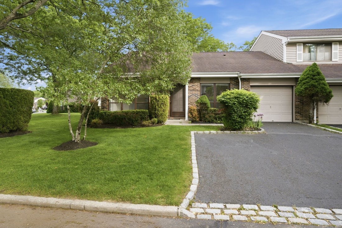 Condo in Smithtown, New York, United States 1 - 18315184