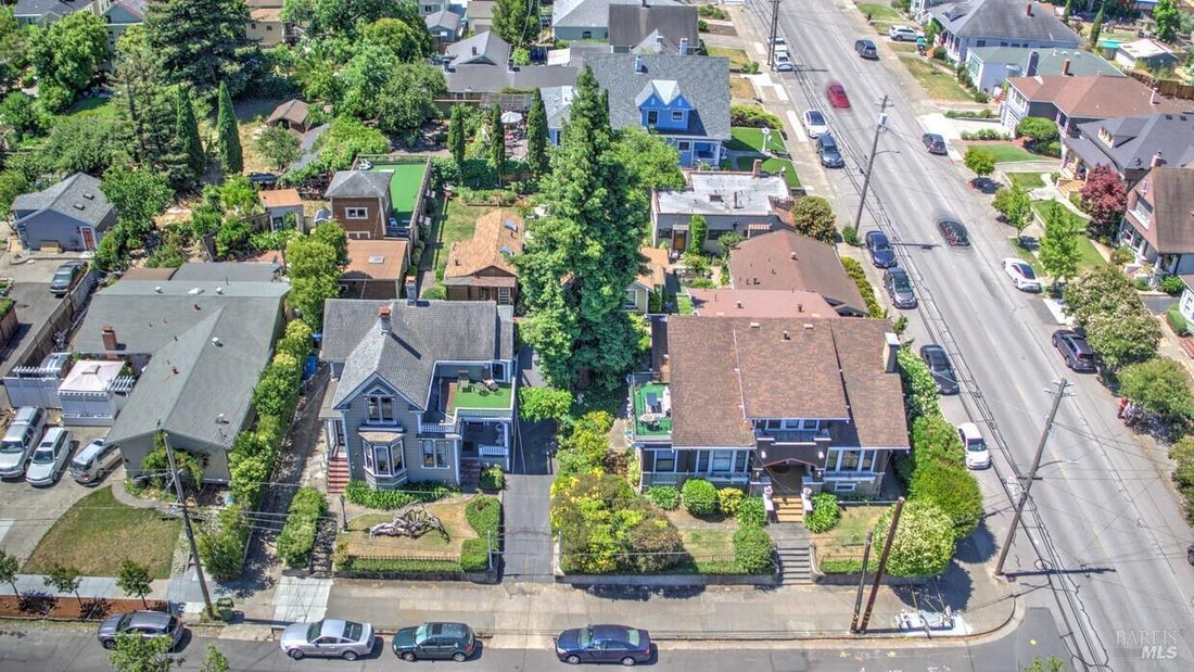 Petaluma, California, United States 5 - 18312143