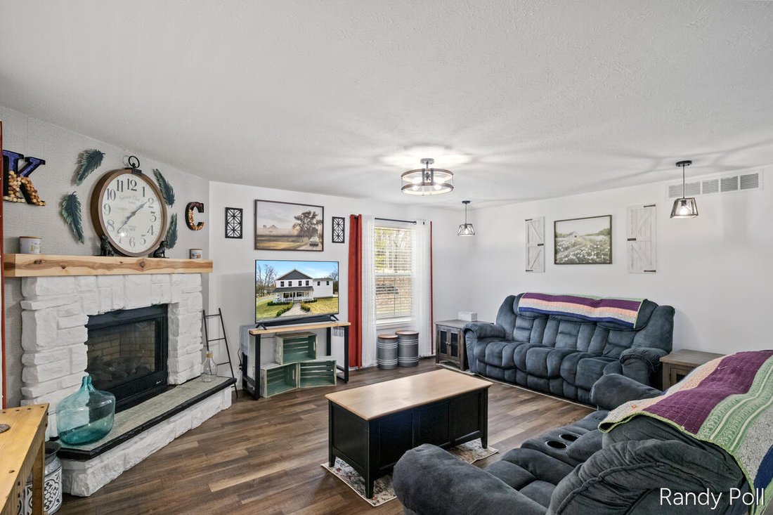 House in Howard City, Michigan, United States 3 - 18309251
