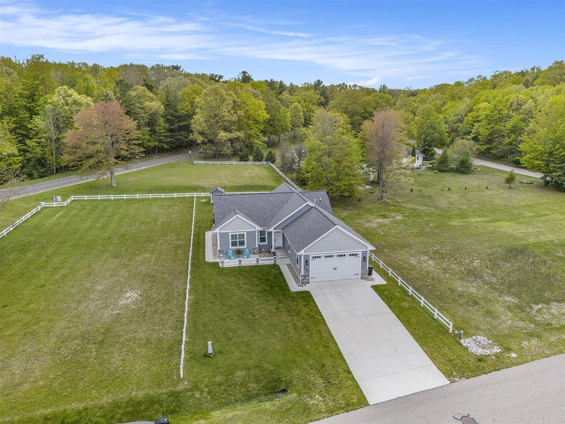 House in Pentwater, Michigan, United States 1 - 18308650