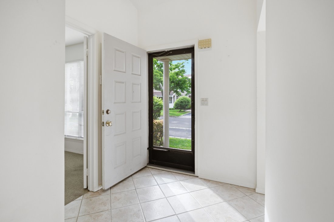 Condo in Smithtown, New York, United States 5 - 18315184