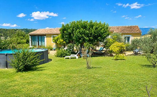 House in Apt, Provence-Alpes-Côte d'Azur, France 1