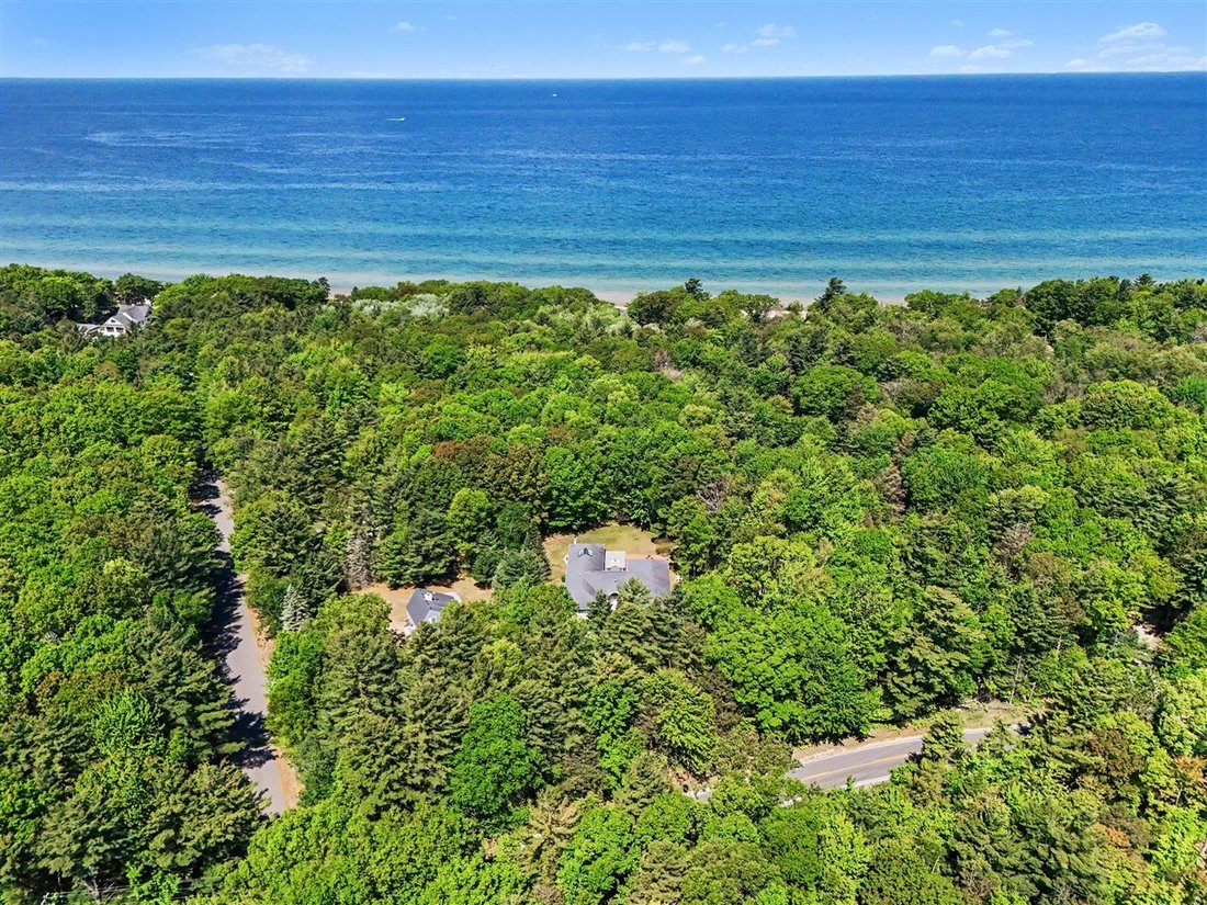House in Pentwater, Michigan, United States 4 - 18310025