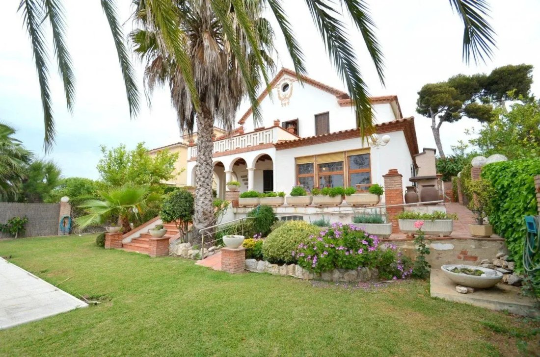 Chalet in Vilanova i la Geltru, Catalonia, Spain 3 - 18312565