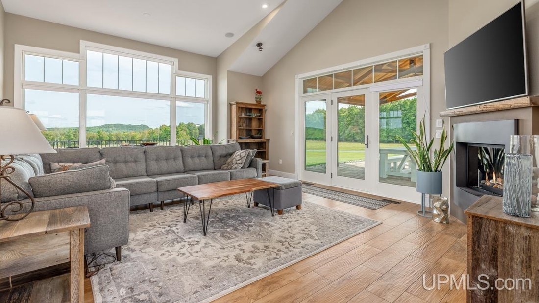 House in Iron Mountain, Michigan, United States 3 - 18309097