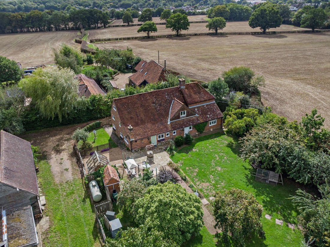 House in Okehurst, Billingshurst, England 1 - 16720776
