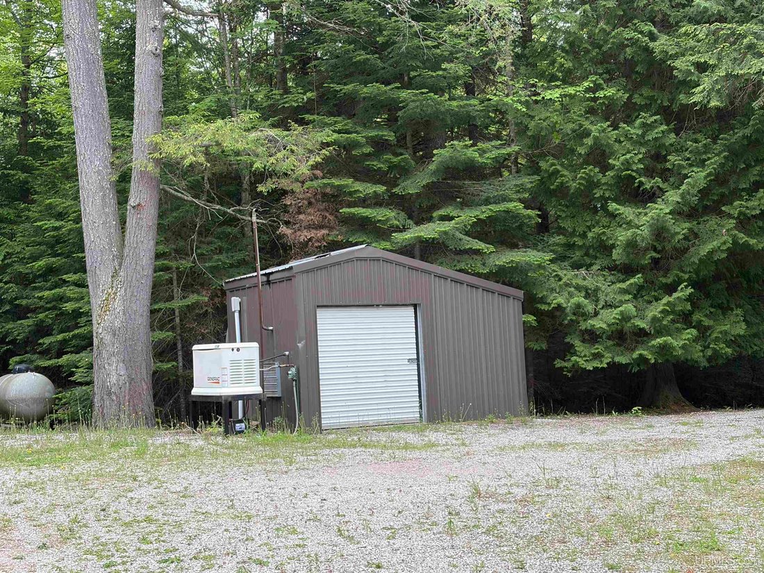 House in Manistique, Michigan, United States 5 - 18308273