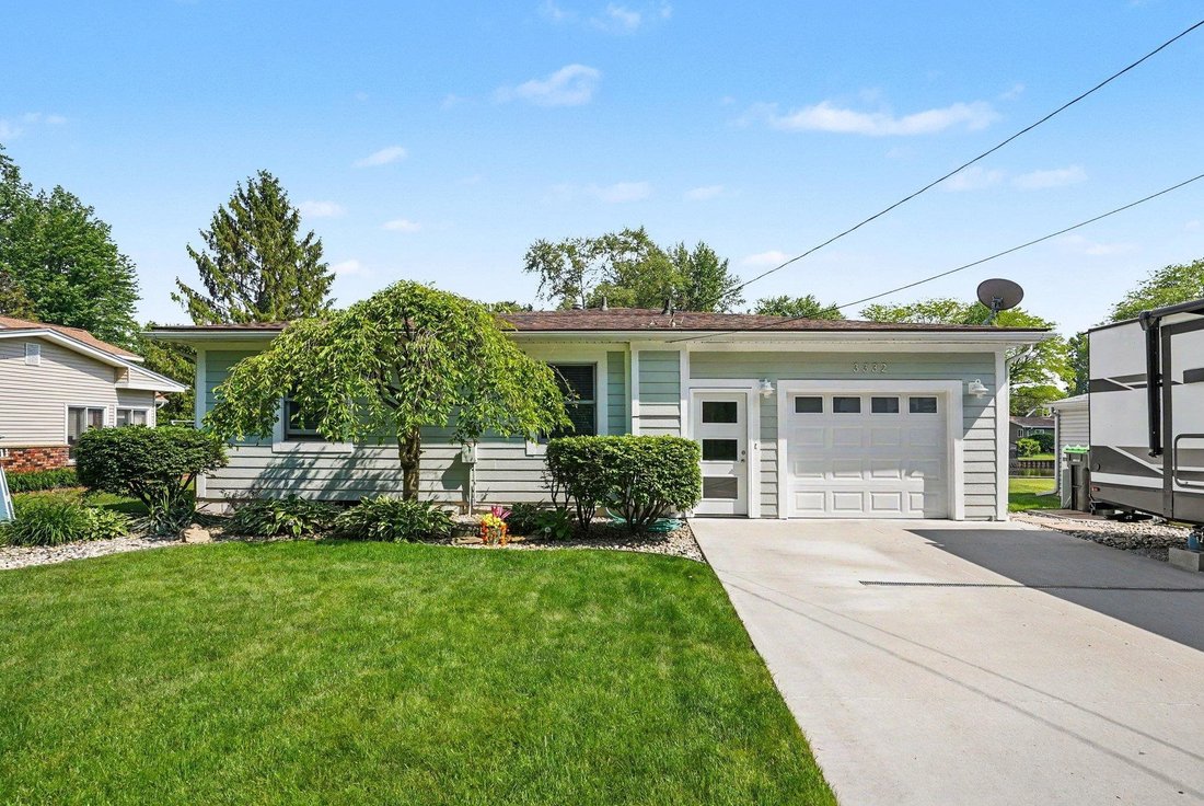 House in Township of Hamburg, Michigan, United States 2 - 18309887