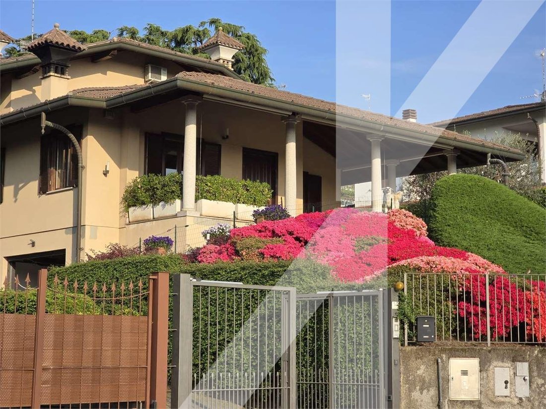 Villa in Casnate con Bernate, Lombardy, Italy 4 - 18311776