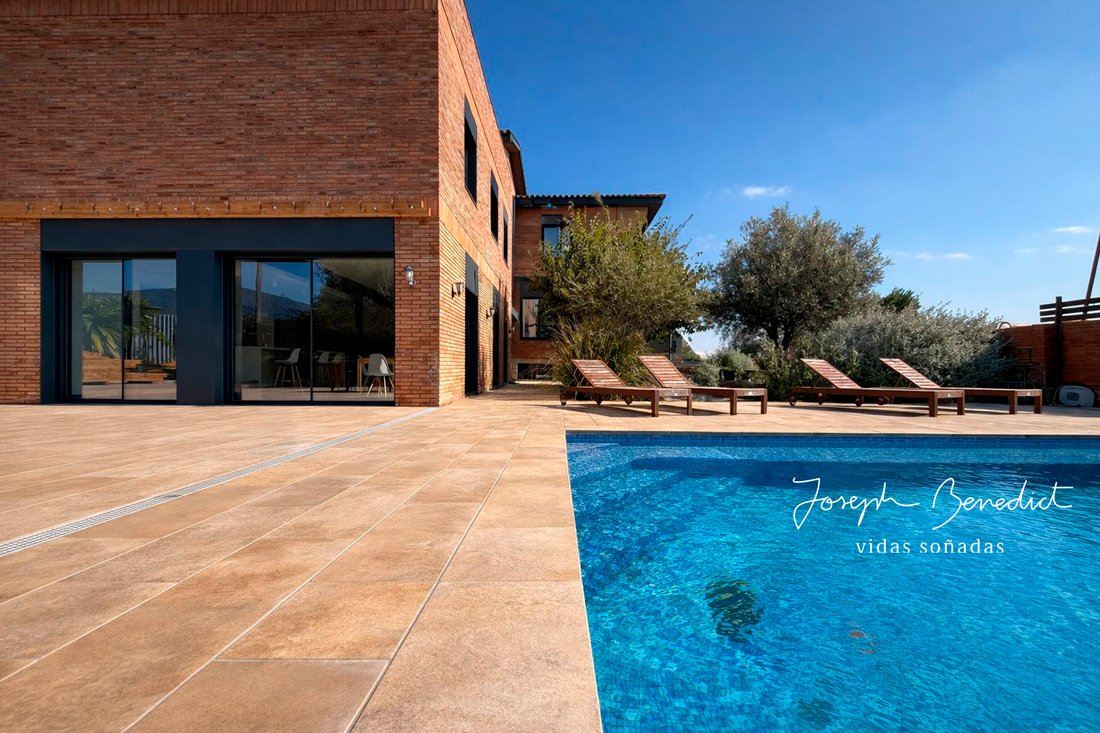 House in Gava, Catalonia, Spain 1 - 18311985