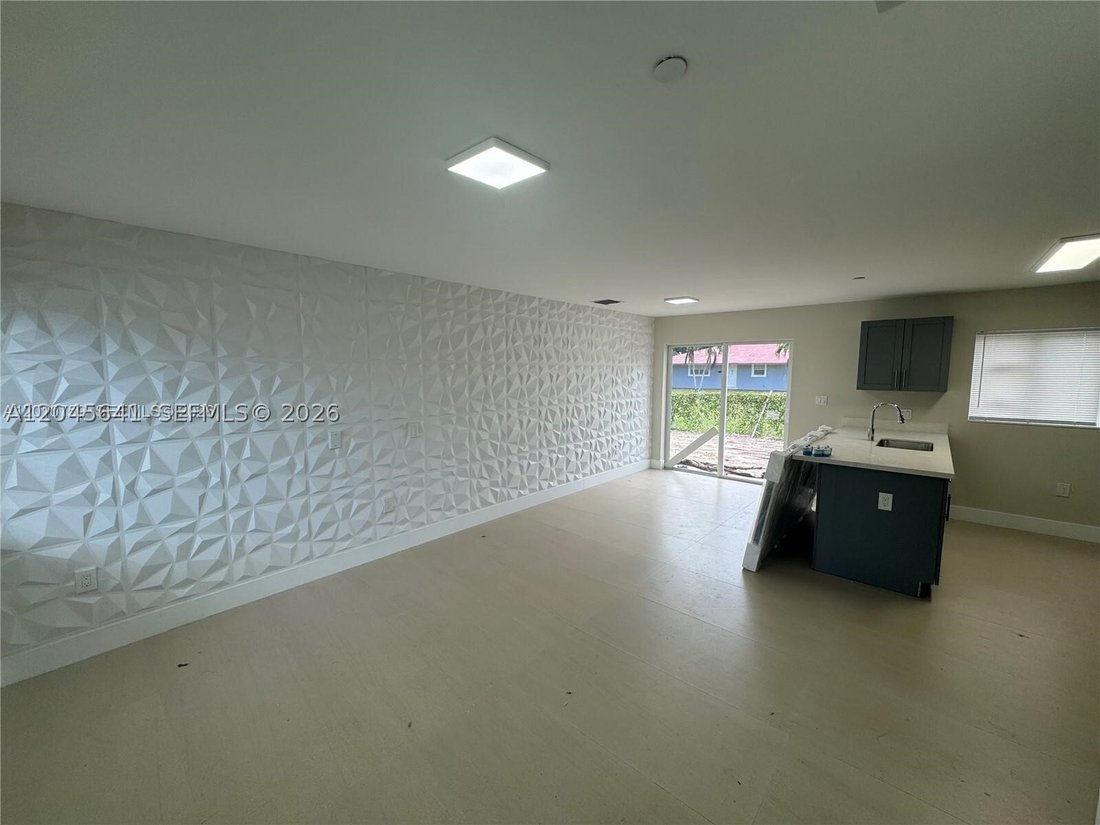 Miami Gardens, Florida, United States 2 - 18313000