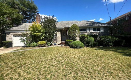House in North New Hyde Park, New York, United States 1