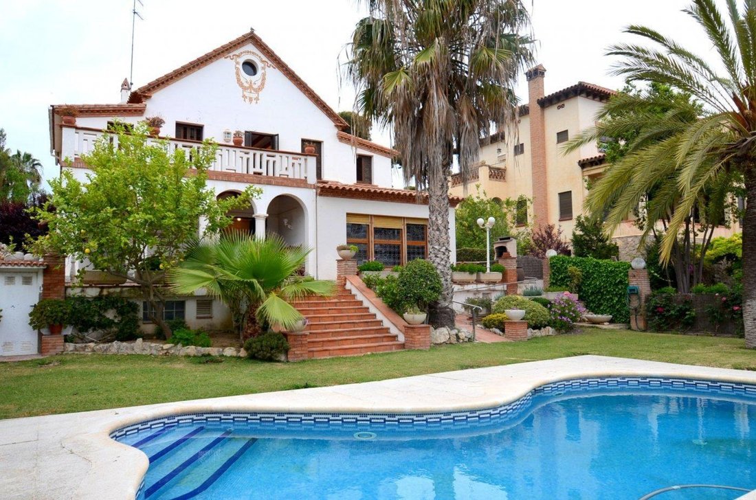 Chalet in Vilanova i la Geltru, Catalonia, Spain 4 - 18312565