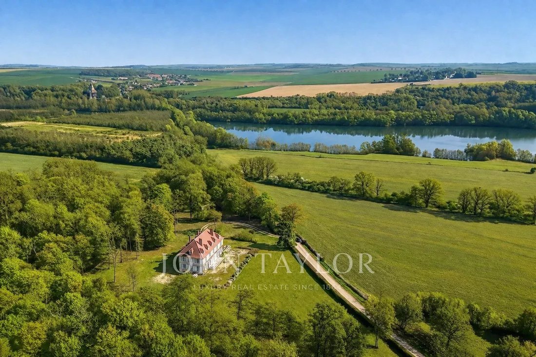 House in Meaux, Ile-de-France, France 1 - 17482613