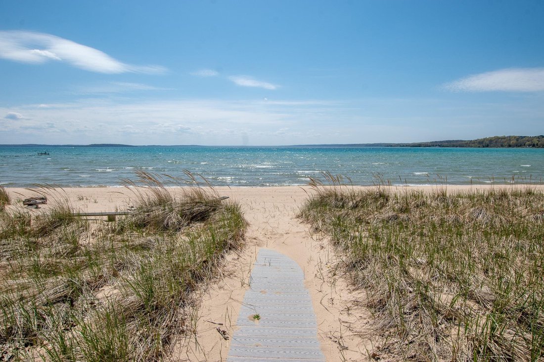 House in Suttons Bay, Michigan, United States 4 - 18308018