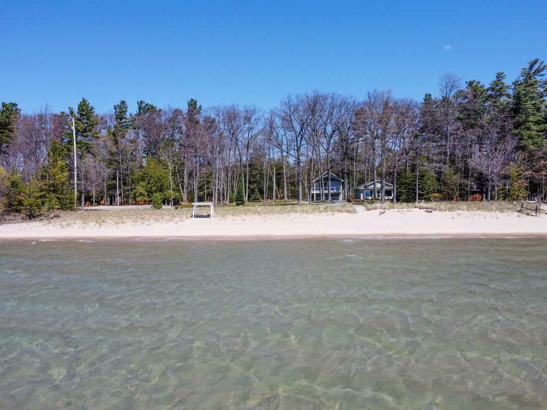 House in Suttons Bay, Michigan, United States 3 - 18308018