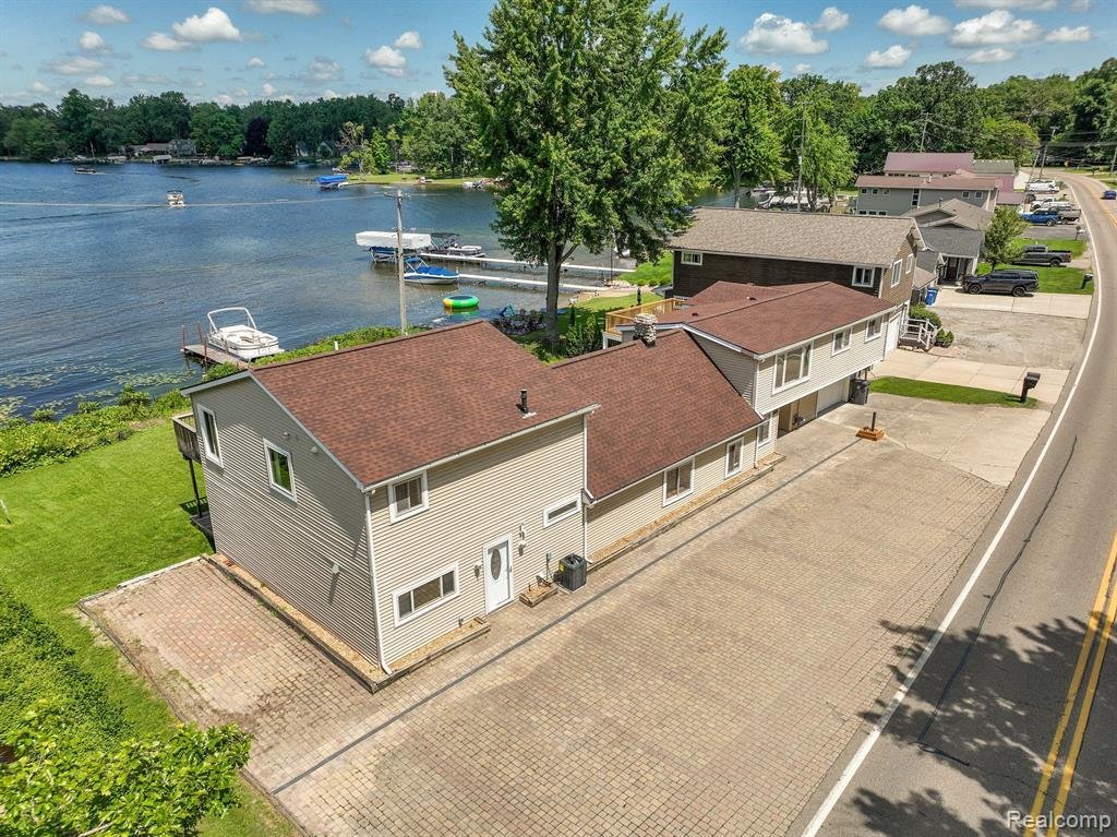 House in Brighton, Michigan, United States 2 - 18308298