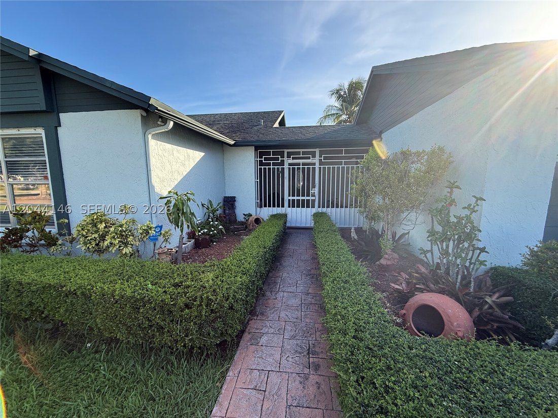 House in Miami, Florida, United States 3 - 18313052
