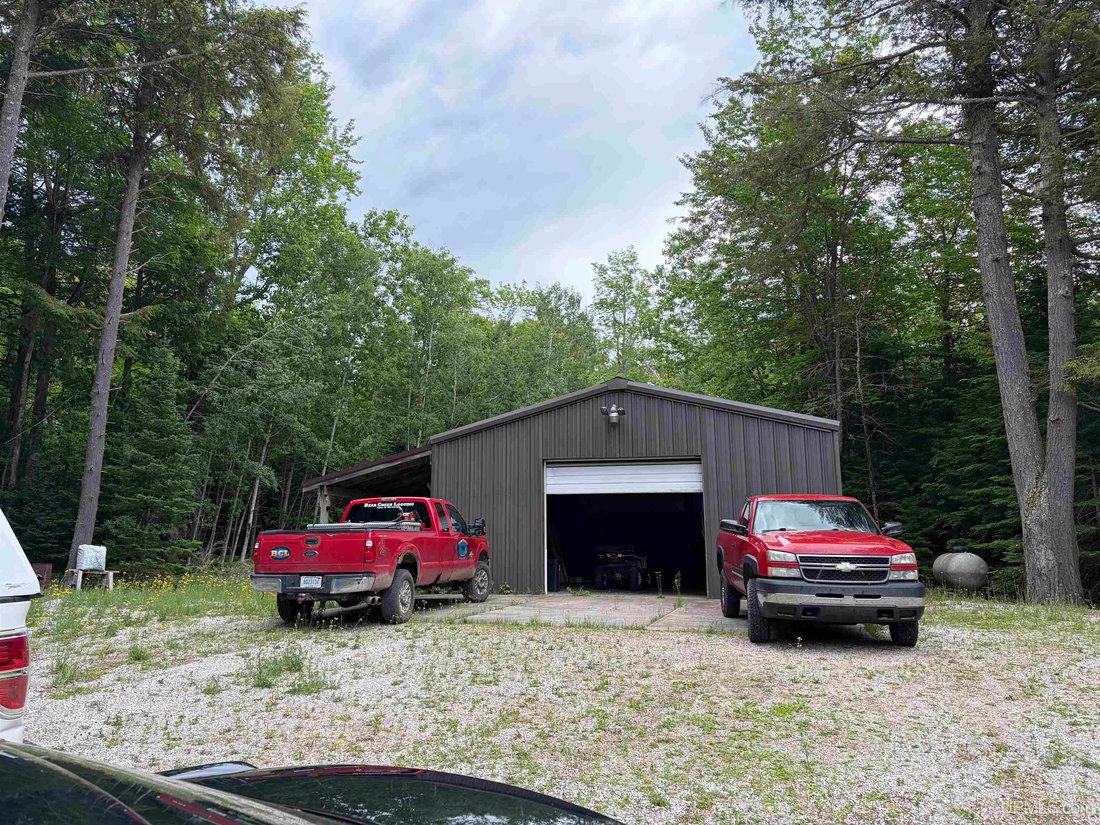 House in Manistique, Michigan, United States 4 - 18308273