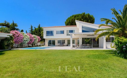 Villa in Saint-Cyr-sur-Mer, Provence-Alpes-Côte d'Azur, France 1