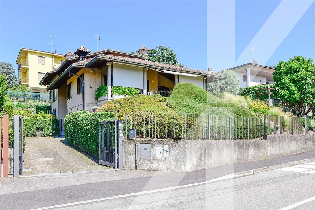 Villa in Casnate con Bernate, Lombardy, Italy 2 - 18311776