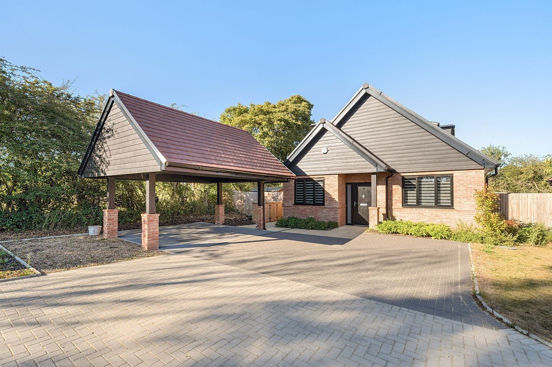 House in Limpsfield, England 1 - 15901093